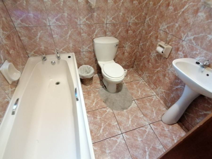 5 Bedroom Property for Sale in Pellissier Free State